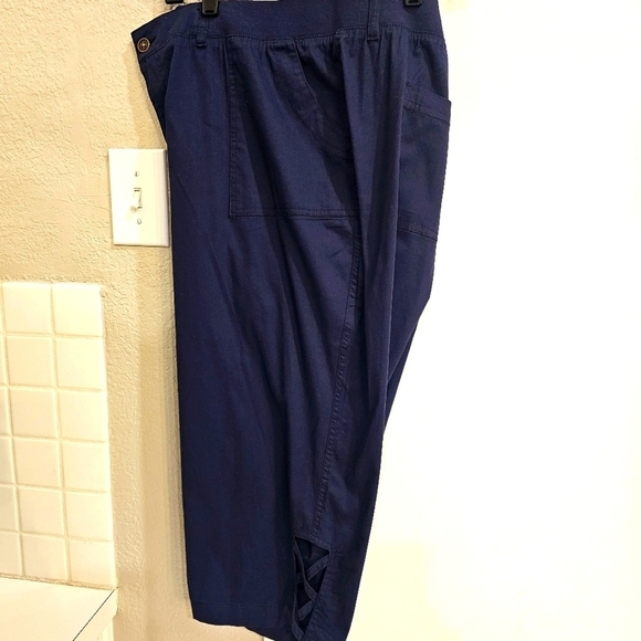 NWOT FRESH Capri Cargo Pants in Navy w Elastic Waist. SIZE 16. - Picture 3 of 8